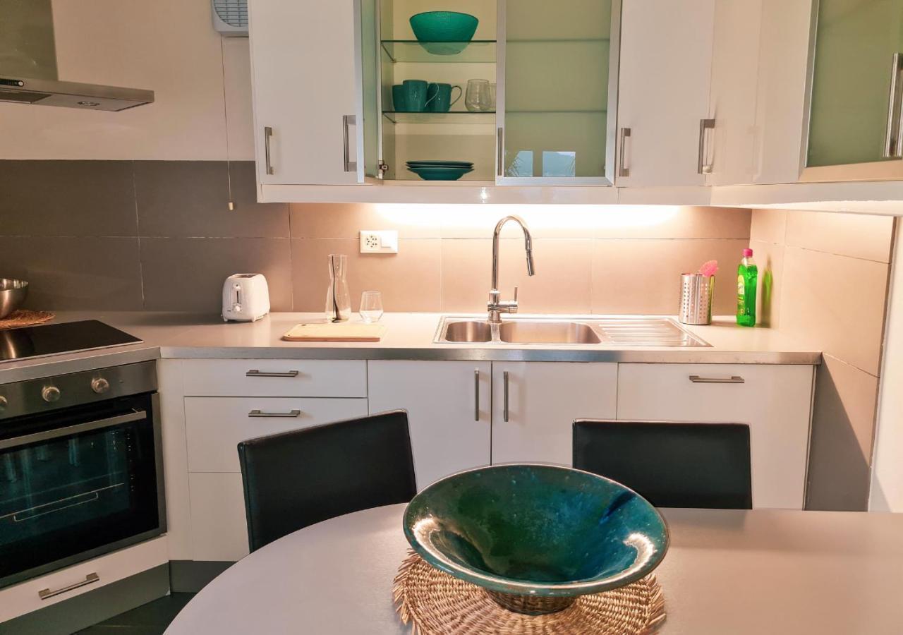With A View And Free Parking Apartment *